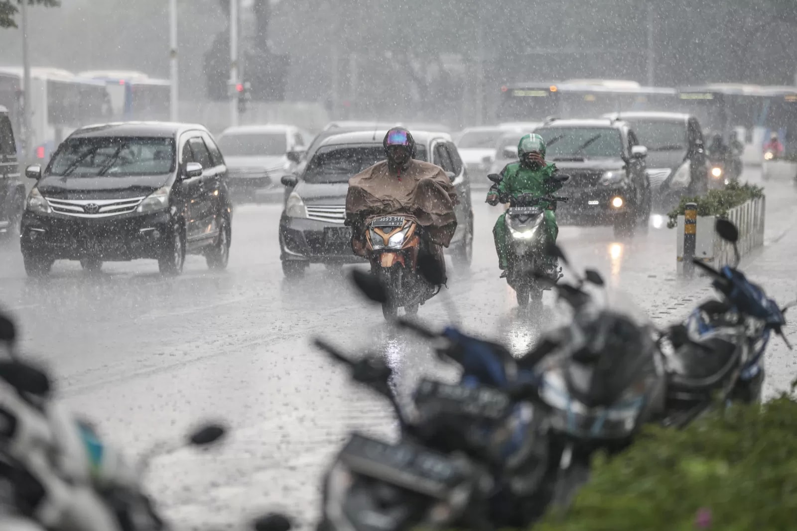 Cuaca Jabodetabek Hari Ini Berawan, Hujan Ringan Berpotensi Turun Sore