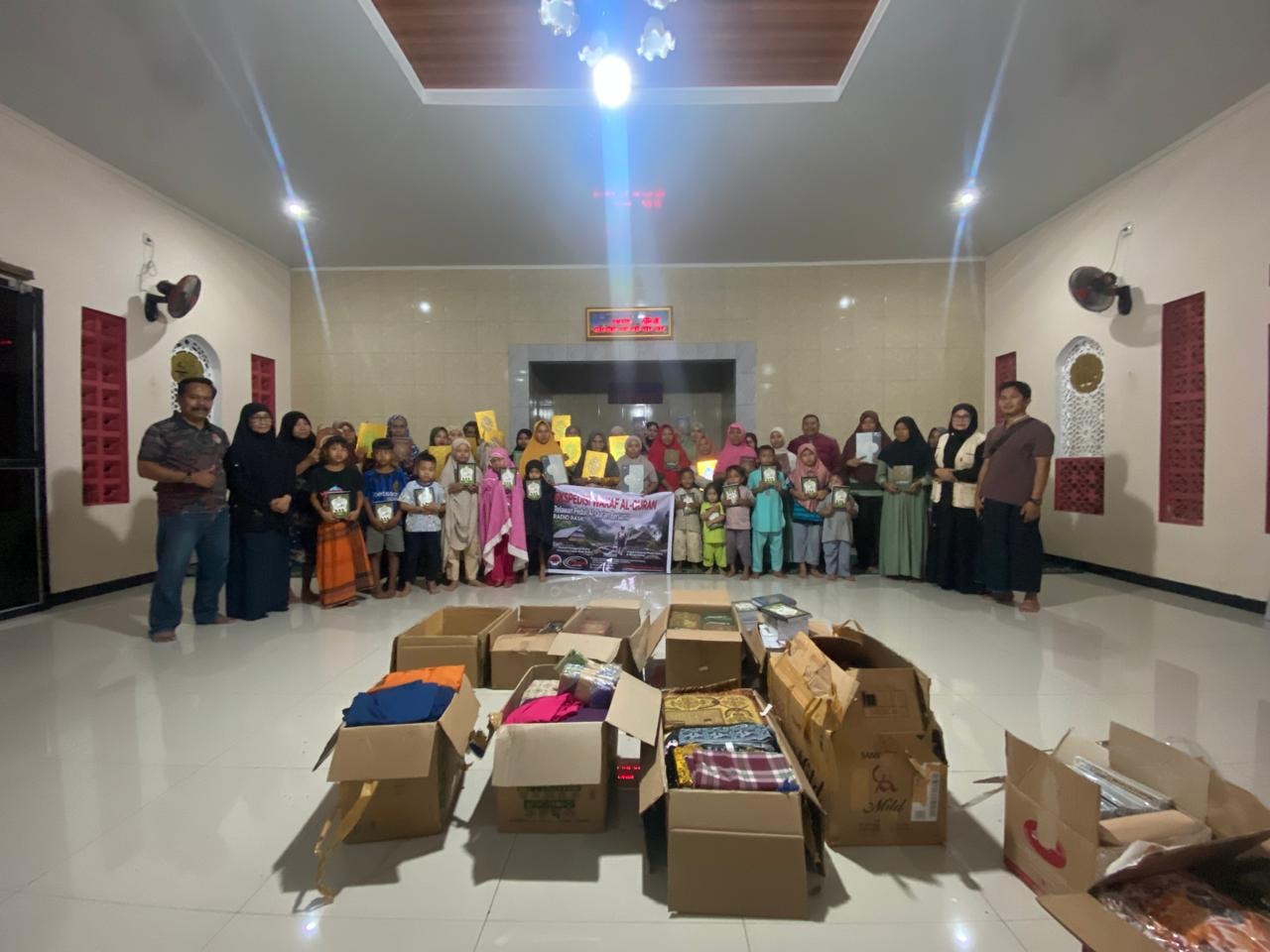 Rasil dan Relawan Peduli Quran Tebar Wakaf Al-Qur’an dan Iqra di Kampung Mualaf Baduy