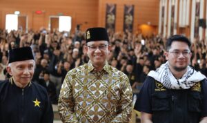 Anies Baswedan dan Amin Rais saat Rakernas Partai Ummat Asrama Haji, Jakarta, pada Rabu (15/02/2023).